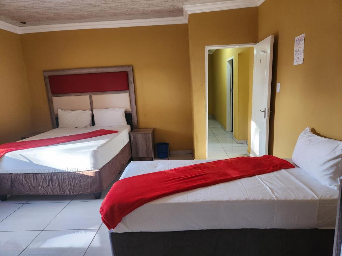 Francos Guest Lodge Accommodation Vanderbijlpark Εξωτερικό φωτογραφία